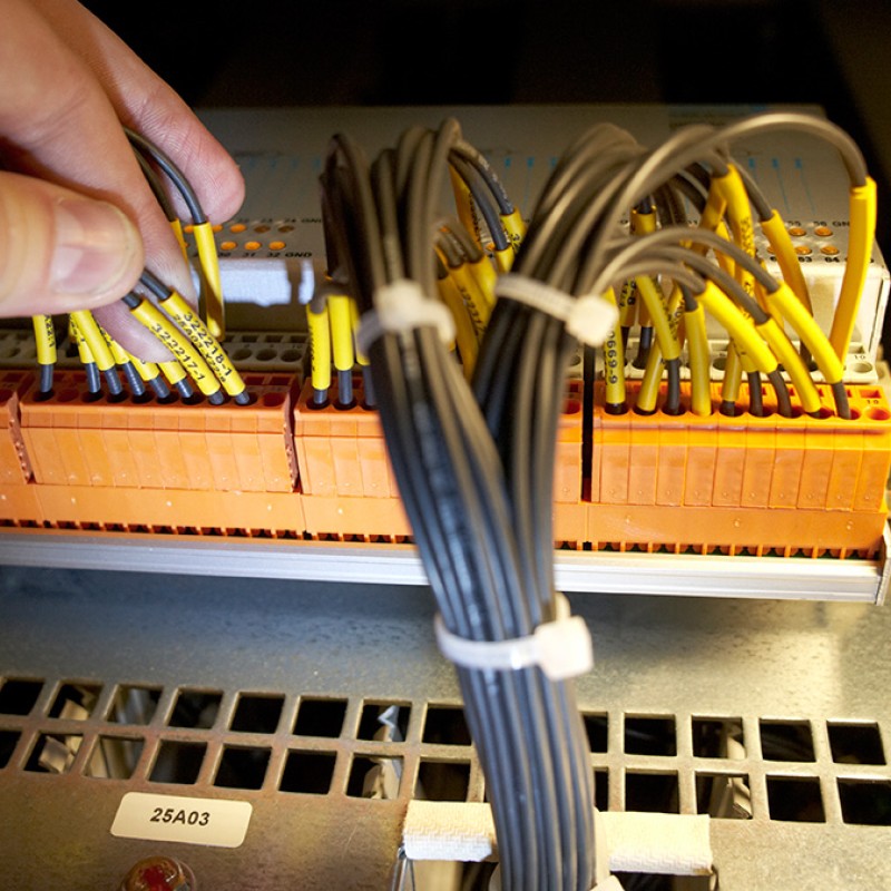 PO-07000BN4 - Профіль типу РО для проводу до 4,0 мм2, жовтого кольору (100 м)