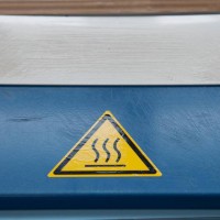 PLB42597 - Набір наліпок акрилових типу PLB розміром 14х19 мм на листах жовтого кольору з символами від "0" до "9" (360 шт)
